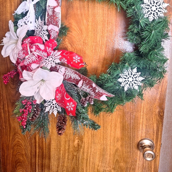 Beautiful  Handmade 24 in Christmas Wreath - Picture 1 of 2